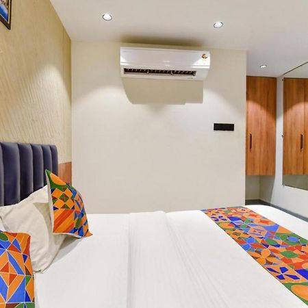 Hotel Solitaire Tower - Top Rated Area- In House Parking วรินดาวัน ภายนอก รูปภาพ